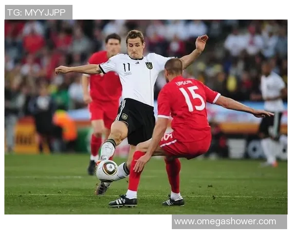 2010年世界杯经典对决德国与英格兰的激烈较量与历史回顾 2010年世界杯经典对决德国与英格兰的激烈较量与历史回顾